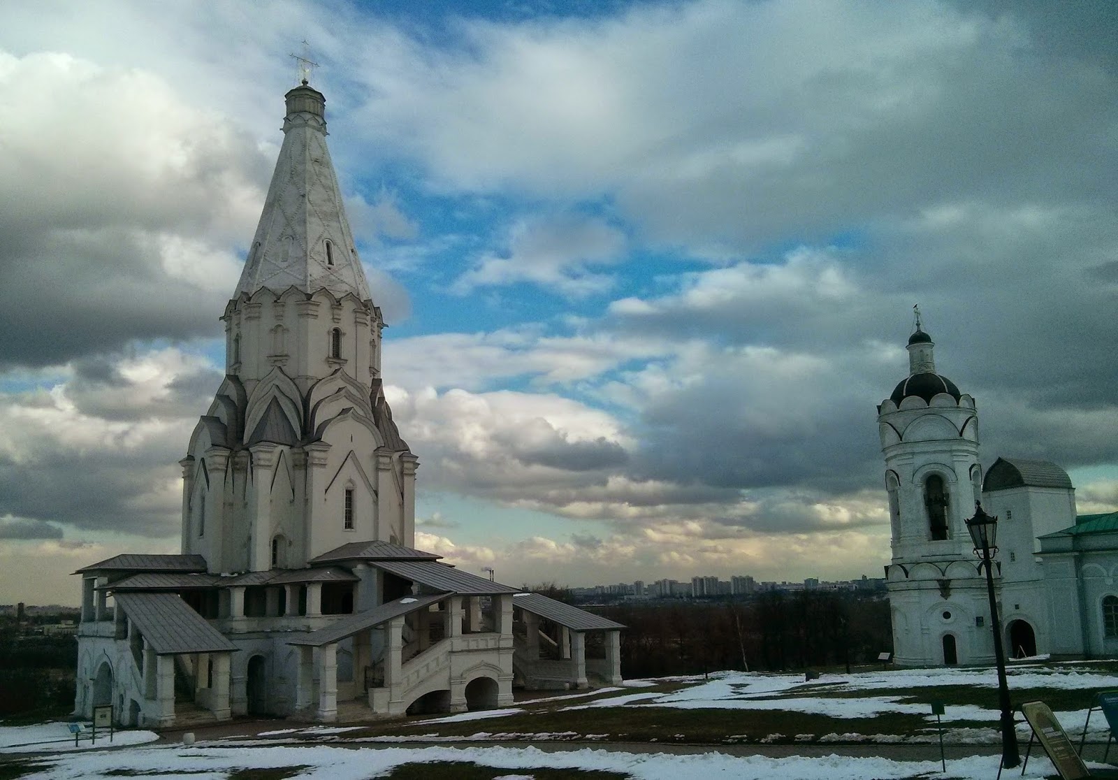 Церковь Вознесения и колокольня в Коломенском