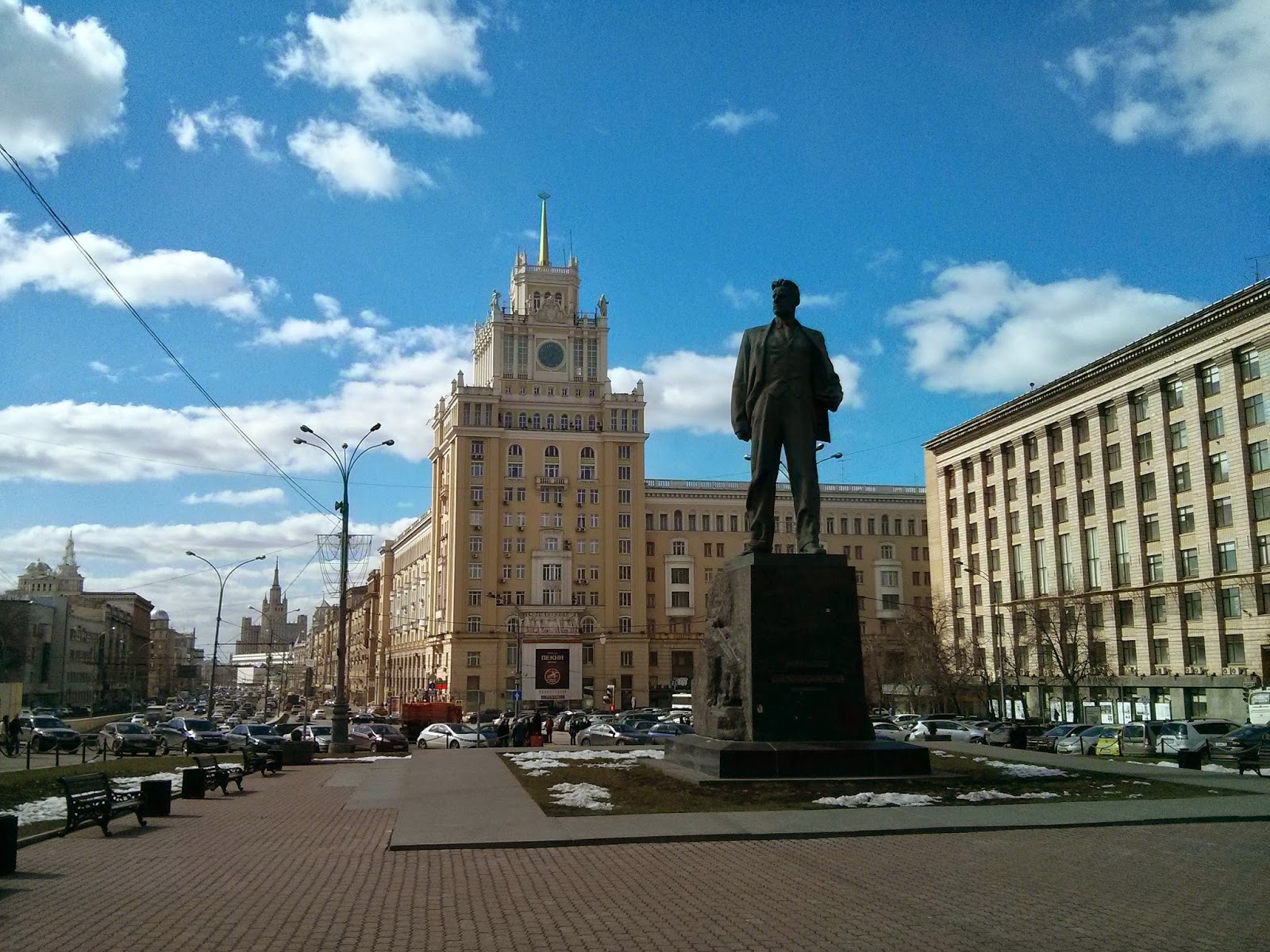 Памятник Владимиру Маяковскому